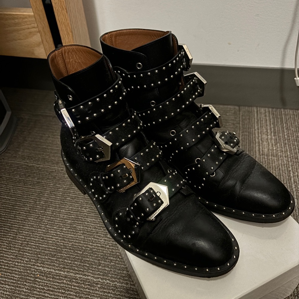 GIVENCHY BOOTS 38